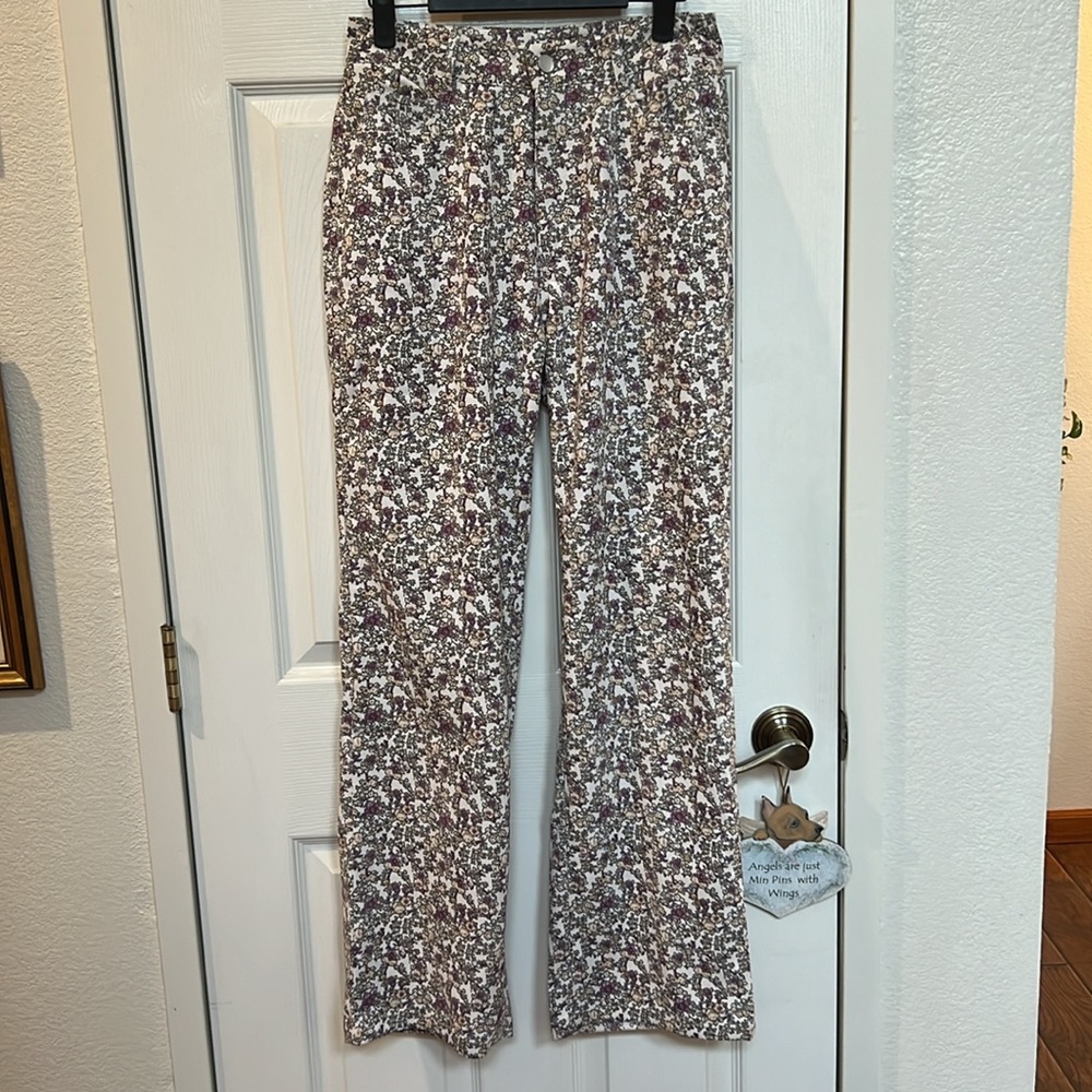 Floral print slacks. - Picture 2 of 5